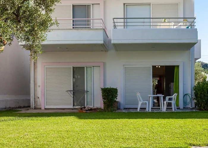 Akrotiri Apartment