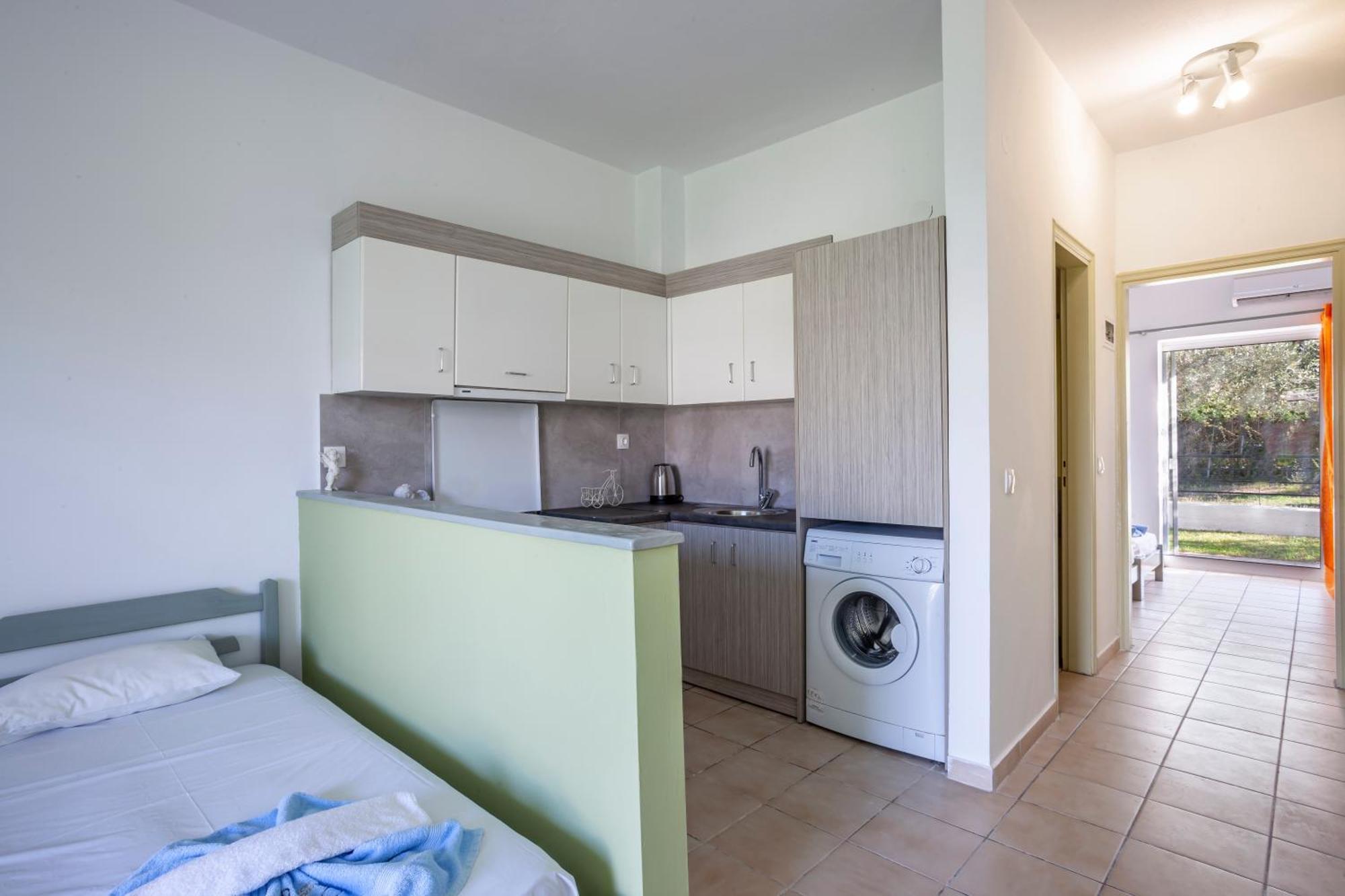 Akrotiri Apartment