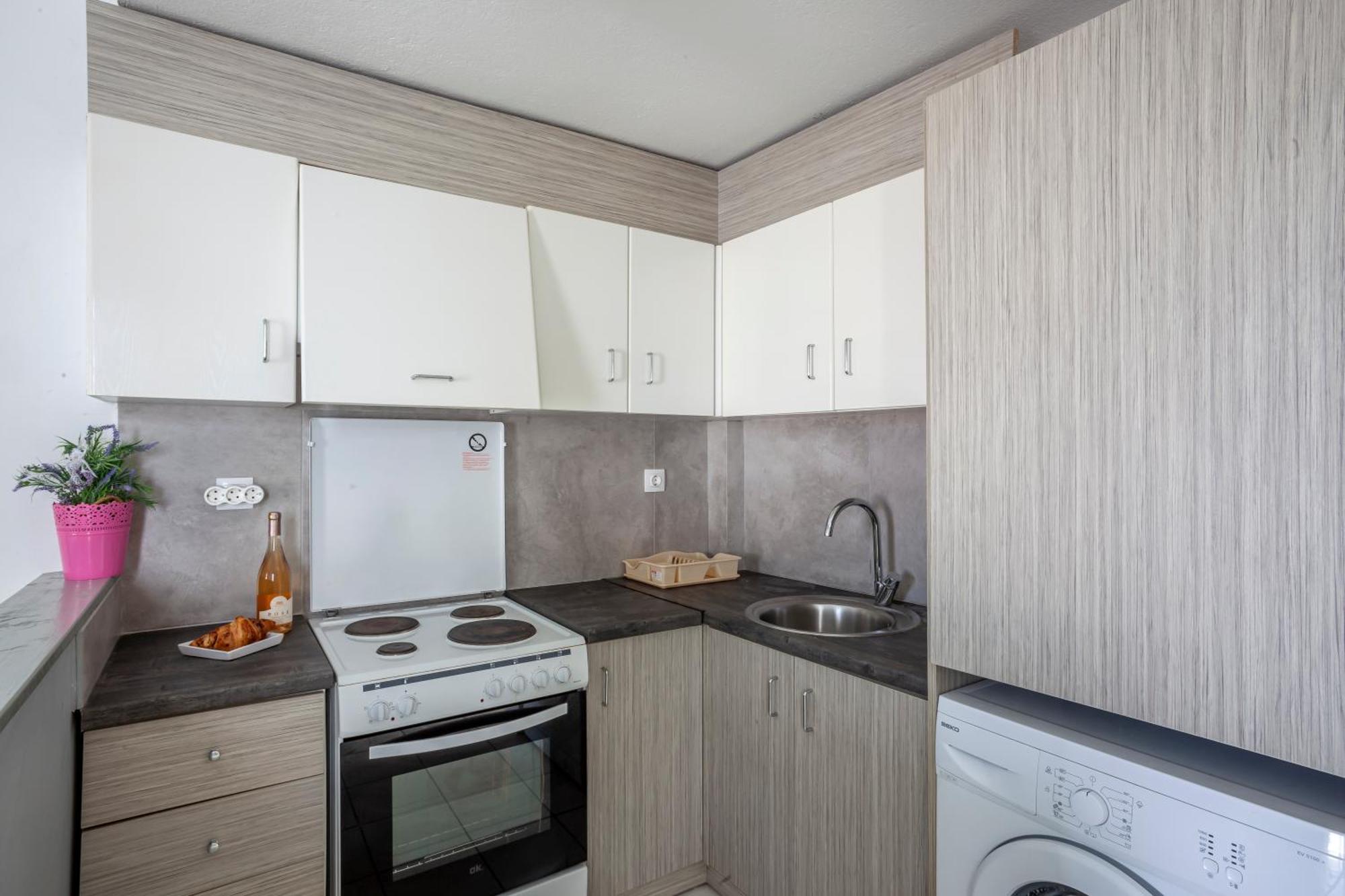 Akrotiri Apartment *
