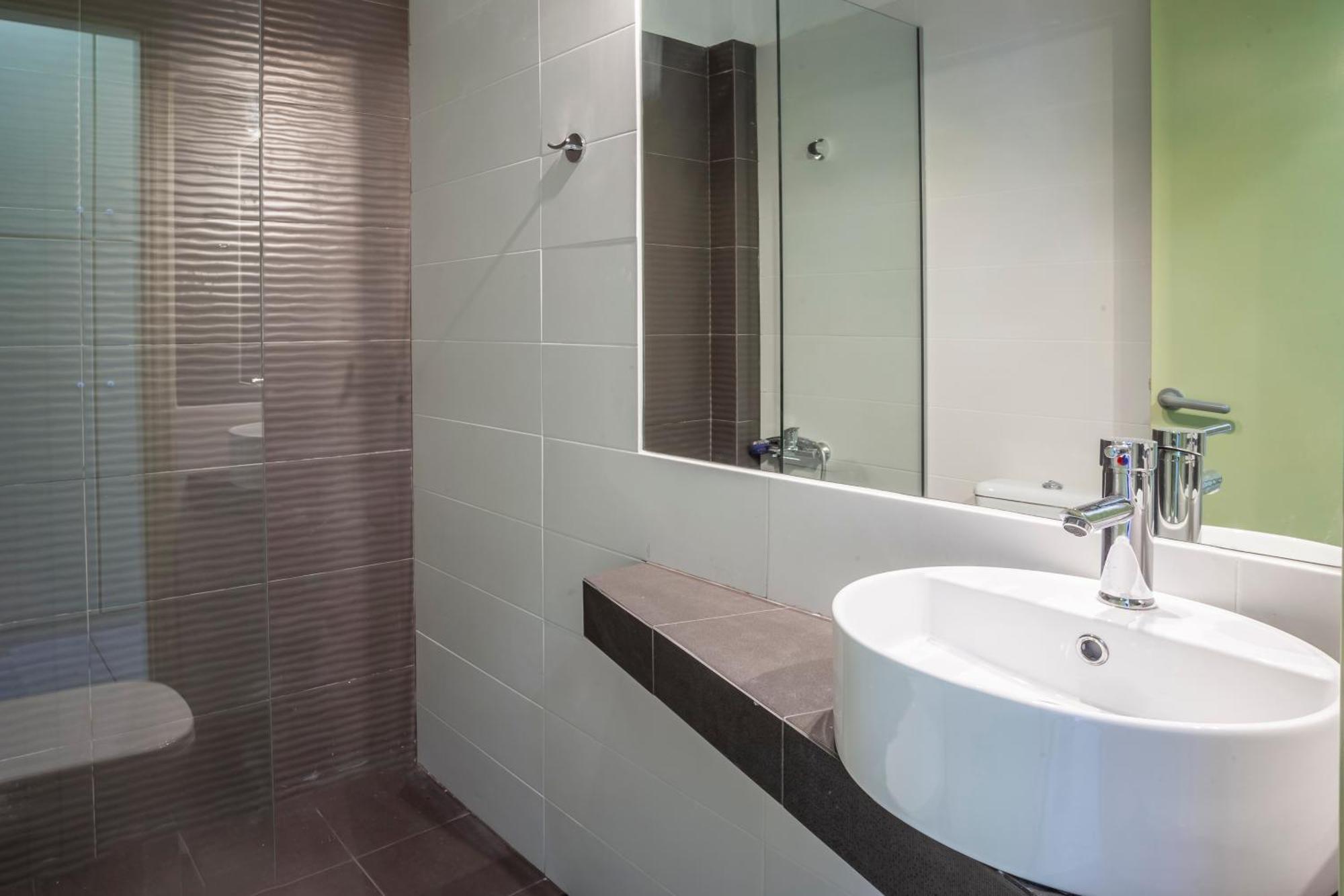 Akrotiri Apartment