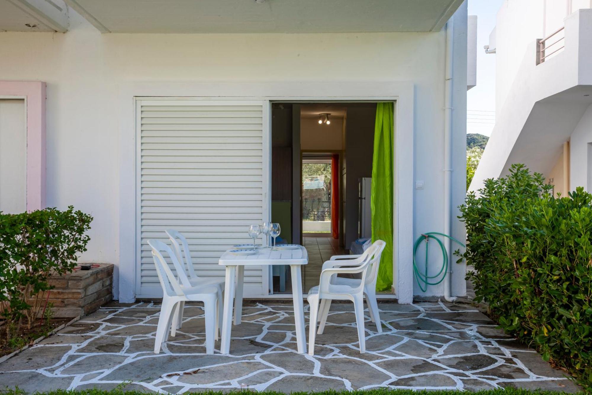 Akrotiri Apartment *